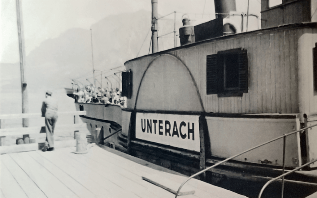 Schiff Unterach bei Anlegestelle ca 1945